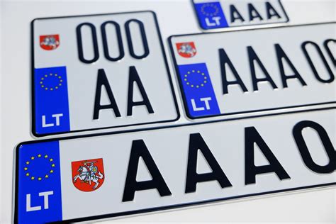Automobilio numerio ženklai su užklijuota plėvele