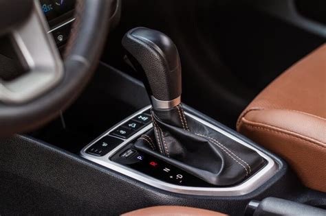 Schema pavarų svirties padėčių automatinėje pavarų dėžėje