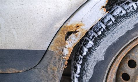 rūdys ant automobilio