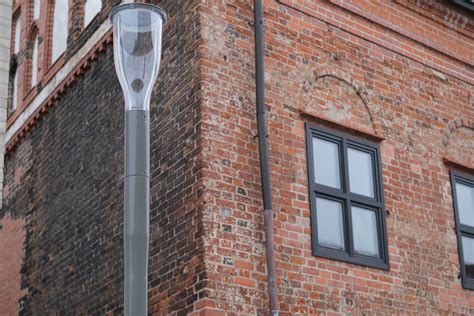 Palyginimas: nauji ir seni (apatiniai) žibintų reflektoriai