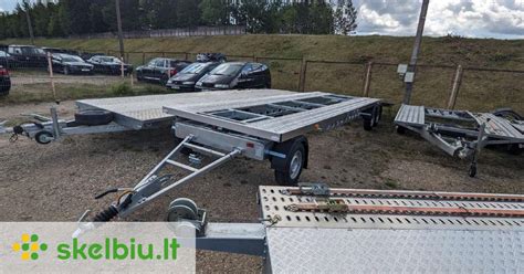 Schematinis didelės gyvūnų vežimo priekabos vaizdas su išmatavimais ir ventiliacijos angomis