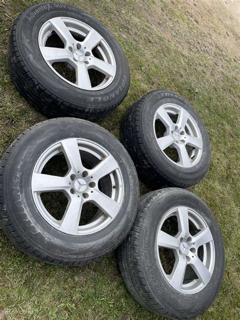 Nuotraukos su įvairiais lengvojo lydinio ratlankiais, įskaitant R17 ir R21 dydžius