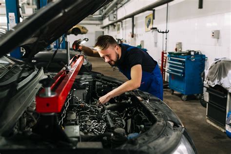 Automobilių mechaniko darbo procesas