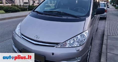Nuotrauka: „Toyota Celica“ automobilis važiuojantis vingiuotu keliu