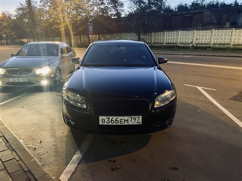 Audi A4 B7 su juodais priekiniais žibintais