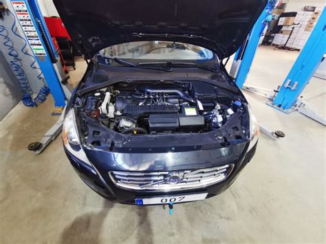 Volvo S60 automobilis su sumontuota dujų įranga