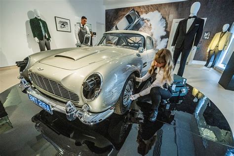Įvairūs Džeimso Bondo automobiliai