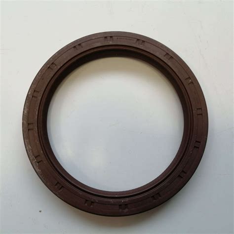 Vaizdinė iliustracija, kaip atrodo susidėvėjęs alkūninio veleno riebokšlis