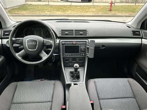Audi A4 B6 salonas
