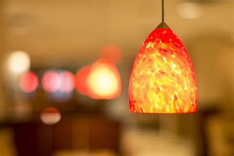 iliustracija kaip pakeisti lemputę galiniame žibinte