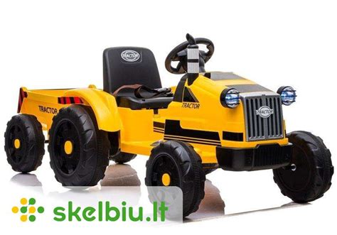 Traktorius su priekaba kelyje