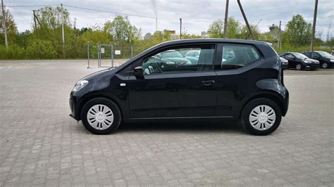 Mažas automobilis su priekiniais varančiais ratais