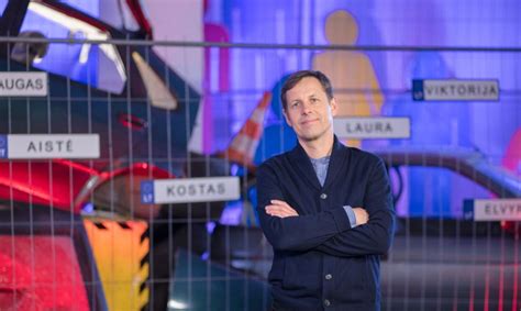 Darius Jonušis instruktuoja vairuotojus saugaus vairavimo akademijoje