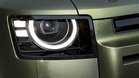 Nuotrauka, kaip atrodo suvažinėtas automobilis Land Rover