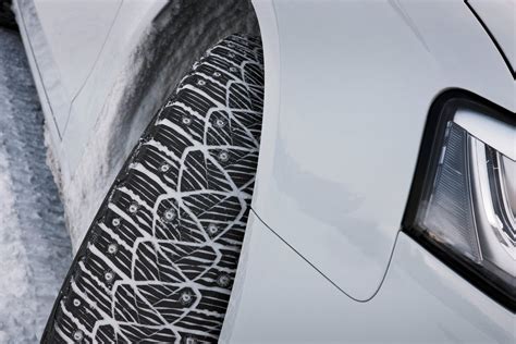 Lietuviškas kelias žiemą su automobilio padangomis