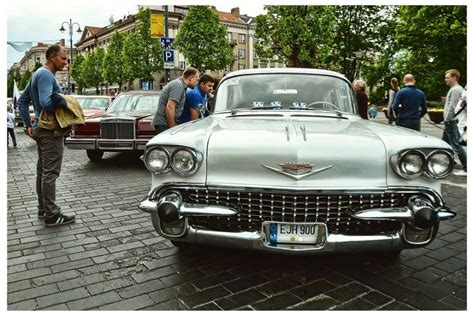 Retų klasikinių automobilių paradas