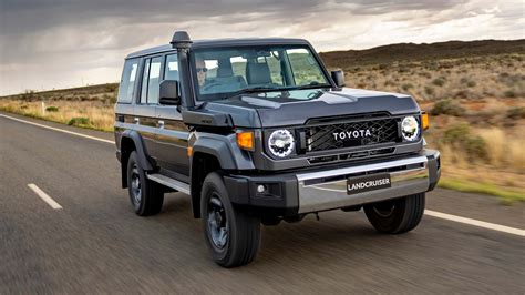 Toyota Land Cruiser su priekiniu lanku
