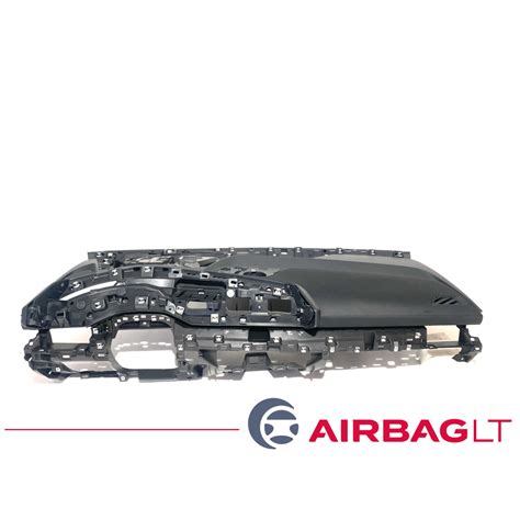 Sugadinta automobilio panelė