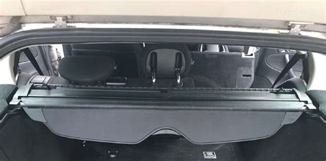 Mercedes-Benz B klasės bagažinės talpa: standartinė ir su nulenktomis sėdynėmis