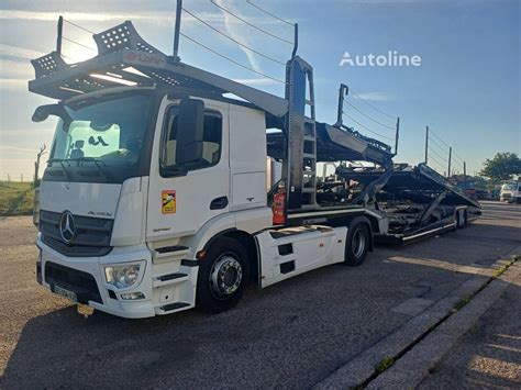 Naujas Mercedes-Benz Actros autovežis su aštuoniais lengvaisiais automobiliais