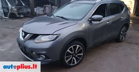 Nissan X-Trail automobilis su R17 ratlankiais
