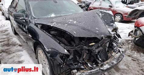 ardomas automobilis dalimis