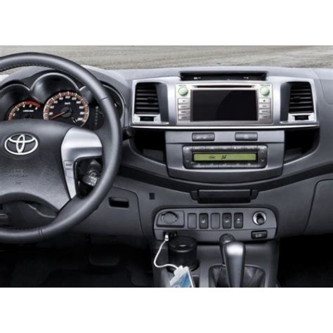 Toyota Hilux interjeras su multimedijos sistema