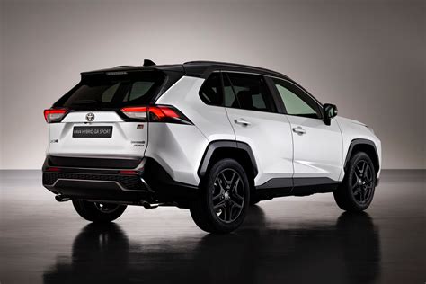 Toyota RAV4 istorija ir evoliucija