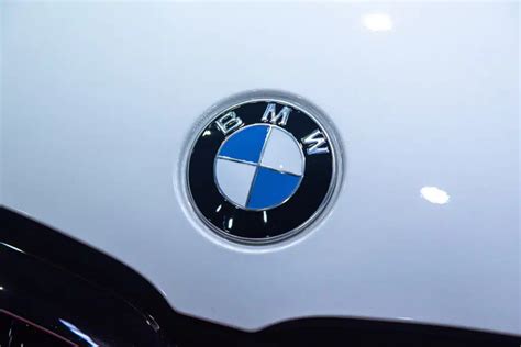 BMW logotipas Bavarijos spalvos