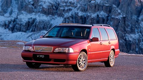 Volvo V70 automobilis