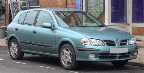 Nissan Almera priekiniai žibintai