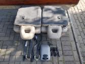 Istorinis automobilis su ankstyvojo tipo saugos diržais