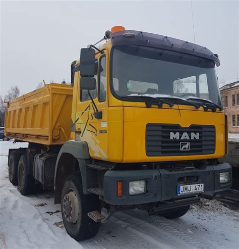 Sunkvežimis servise