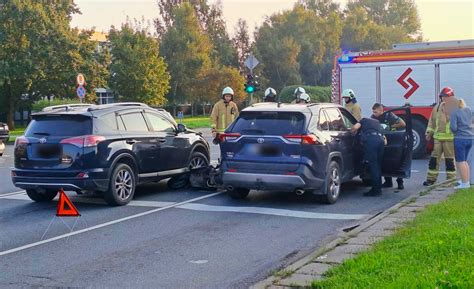 Grafikas, iliustruojantis atstumo didėjimą tarp dviejų automobilių, važiuojančių ta pačia kryptimi
