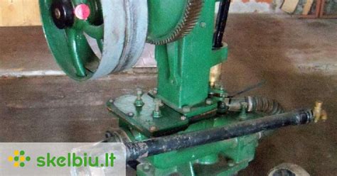 Senas ir naujas vandens siurblys šalia