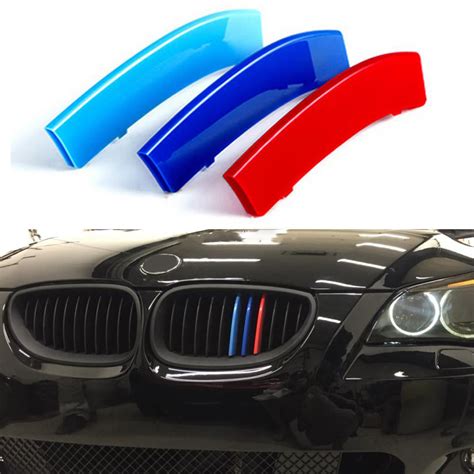 BMW M spalvotos juostelės ant automobilio