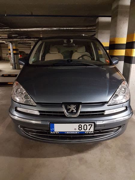 Automobilio Peugeot 807 su trimis stoglangiais