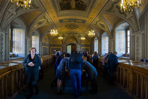 Bareljefai ant Vilniaus universiteto bibliotekos durų