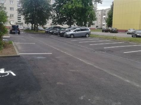 Bendrojo naudojimo automobilių stovėjimo aikštelė daugiabučio kieme