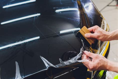 Skirtingų automobilių dažų pažeidimai be apsauginės plėvelės