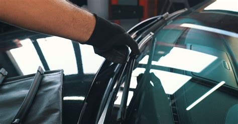 Schematinis priekinio stiklo valytuvų veikimo principas