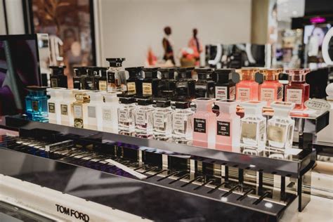 Douglas parduotuvės vitrina su Tom Ford produkcija