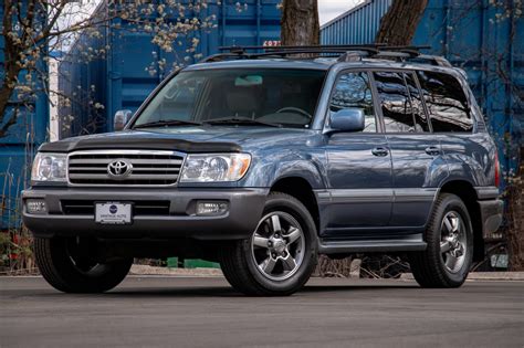 Toyota Land Cruiser 2006 palyginimas su konkurentais