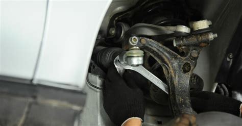 Audi A4 B5 vairo stiprintuvo siurblio keitimo procesas