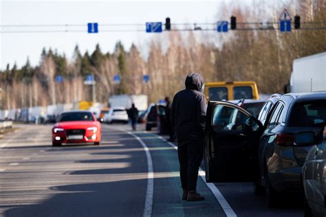 eilė susidūrusių automobilių kelyje