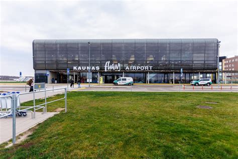 Gdansko oro uostas su parkavimo aikštelėmis