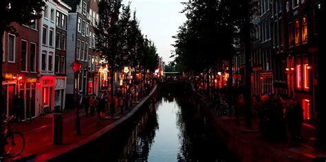 Amsterdamas Raudonųjų Žibintų Kvartalas naktį