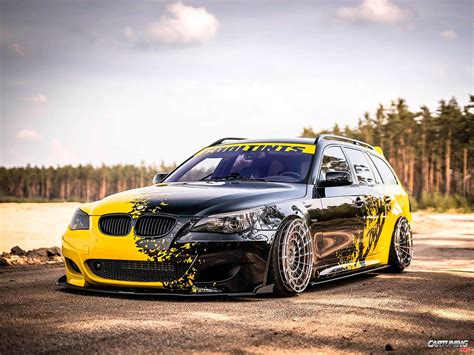 BMW E61 subwooferis po sėdyne