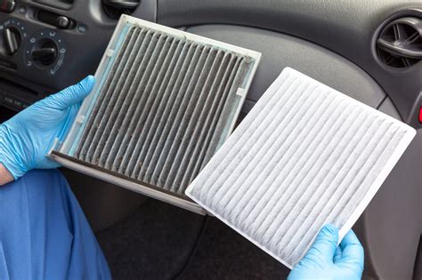 Nuotrauka, kaip pakeisti salono oro filtrą automobilyje