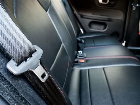 Saugos diržų svarba transporto priemonėse